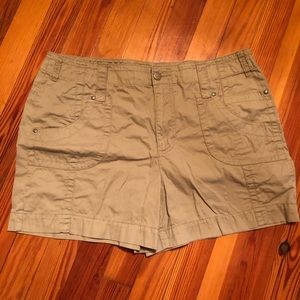Kim Rogers khaki shorts.